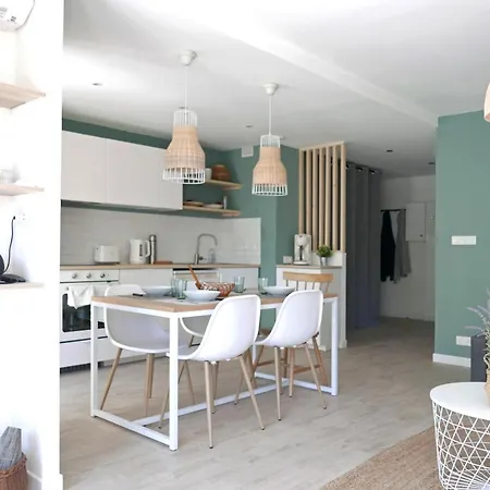 Appartement Azur - 2 Chambres, Balcon, Bord De Mer, Wifi, Climatise Et Parking Prive *