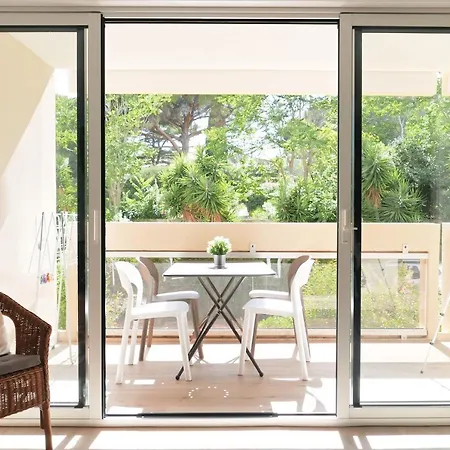 Azur - 2 Chambres, Balcon, Bord De Mer, Wifi, Climatise Et Parking Prive