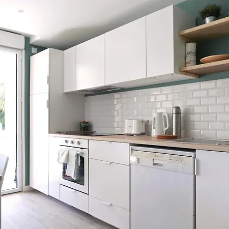 Apartment Azur - 2 Chambres, Balcon, Bord De Mer, Wifi, Climatise Et Parking Prive Bandol
