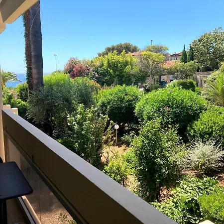Azur - 2 Chambres, Balcon, Bord De Mer, Wifi, Climatise Et Parking Prive Apartment *